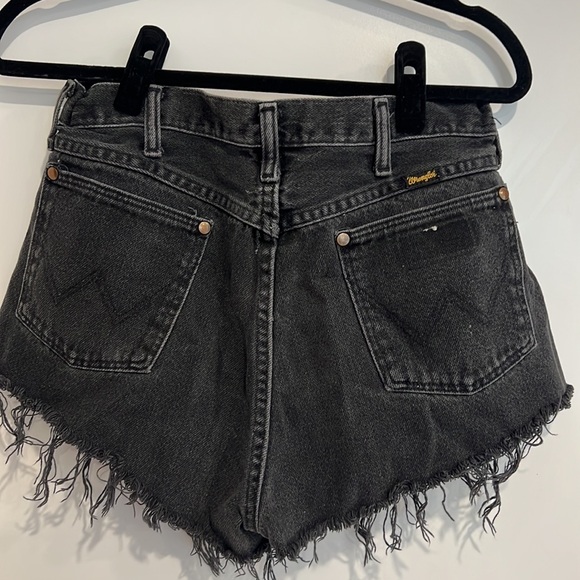 Black cutoff wrangler shorts - Picture 2 of 3